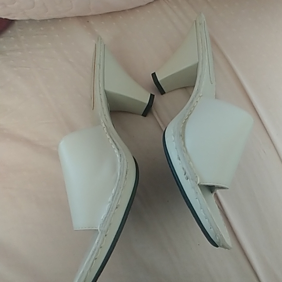New 2" Off white slides 100%Leather - Picture 3 of 7